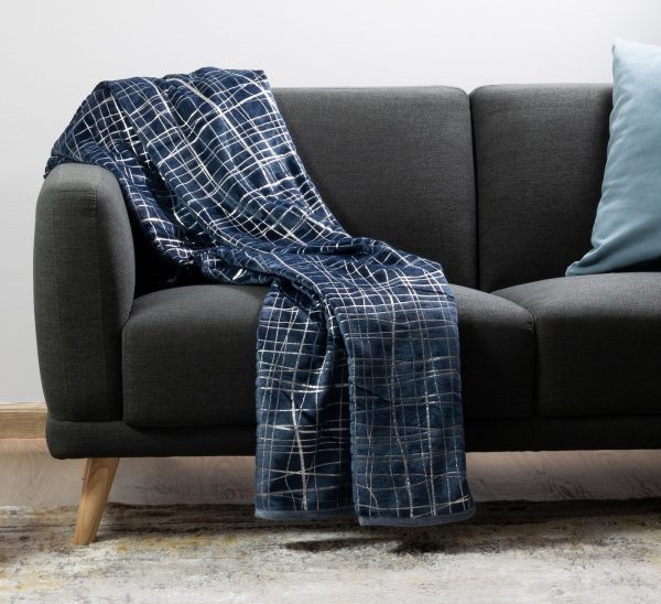 1000244778 Throws & Plush Blankets