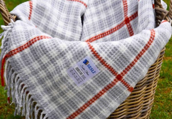 1000244785 Throws & Plush Blankets